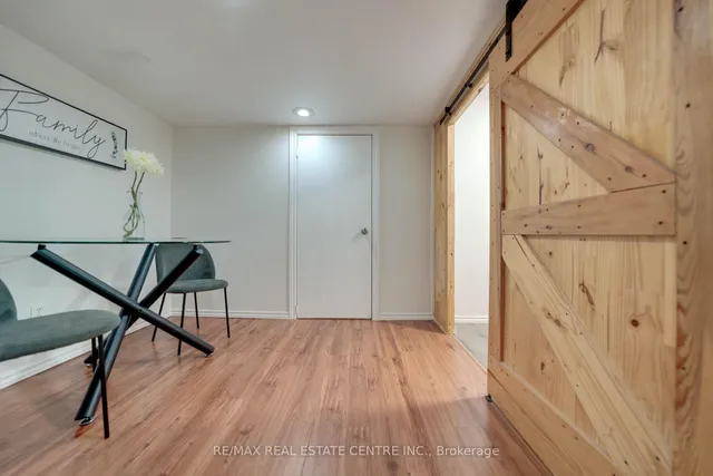 Additional image 28 of 32 Queen Anne Dr