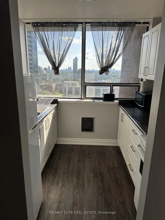 Additional image 9 of 914 Yonge St Unit 1212