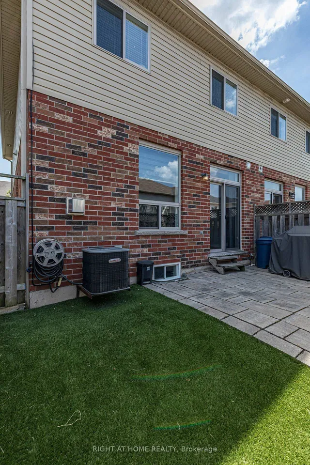 Additional image 46 of 56 Marina Point Cres