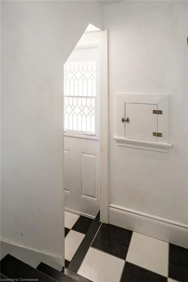 Additional image 32 of 39 Maplewood Ave