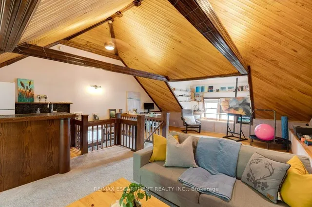 Additional image 33 of 176 Sherman Ave