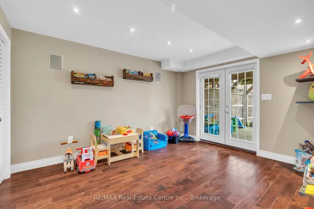 Additional image 34 of 939 Zeller Cres