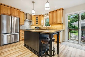 Additional image 5 of 19 Adelaide St S