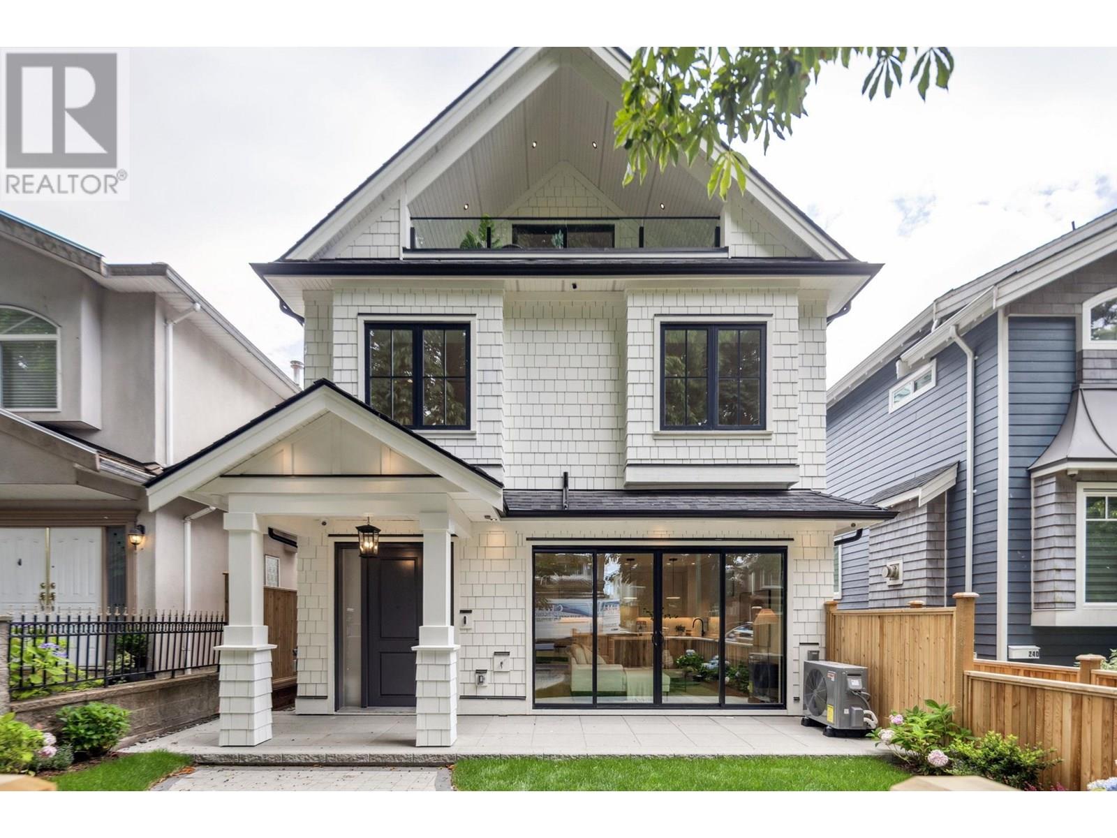 1 250 E 39TH AVENUE|Vancouver, British Columbia V5W1K2
