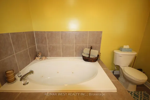 Additional image 32 of 6 Bowsfield Dr