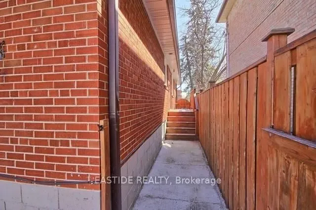 Additional image 18 of 182 Moore Park Ave