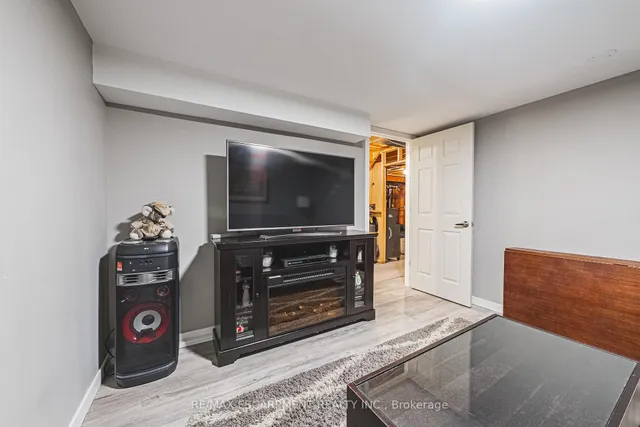 Additional image 31 of 185 COMFORT Crt