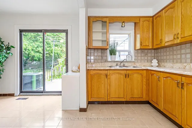 Additional image 21 of 393 Glenholme Ave