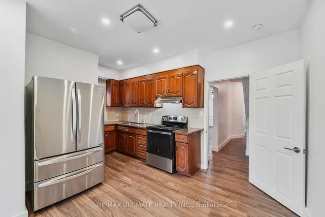 Additional image 7 of 2010 Dufferin St