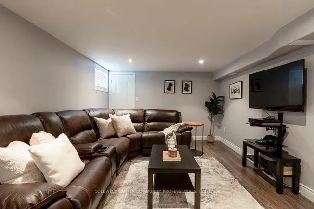 Additional image 38 of 40 Duncombe Dr