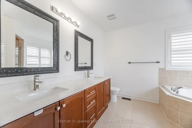 Additional image 17 of 34 Royal Links Circ