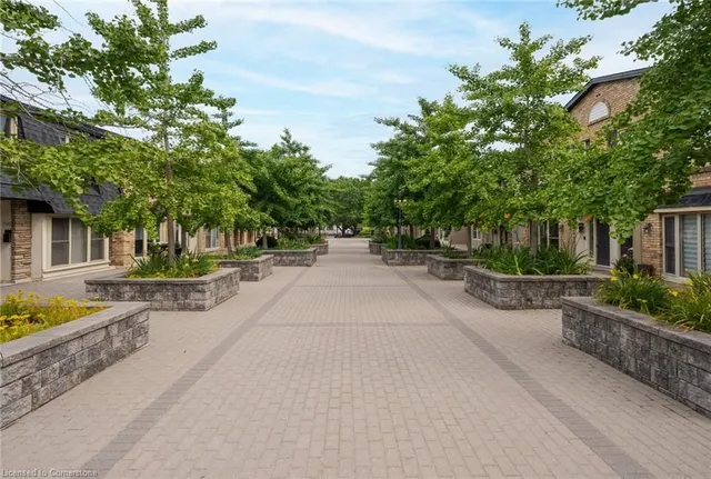 房产图片 3 - 803 Hyde Rd 单元3