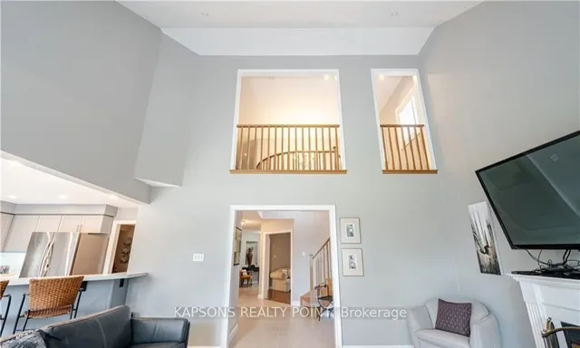 房产图片 5 - 26 Baccarat Cres