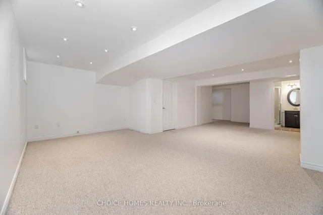 房产图片 40 - 319 麦克杜格尔交汇处