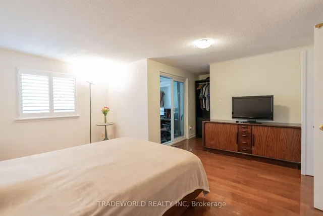 Additional image 22 of 18 Carl Cres