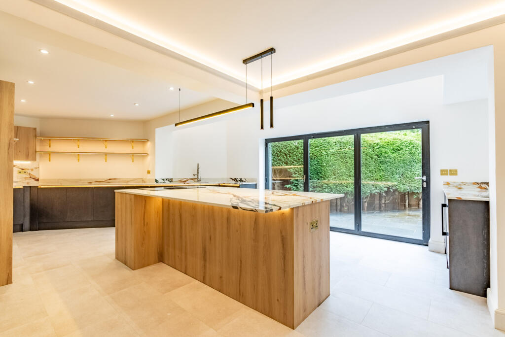 Additional image 9 of Sandpit Lane, St. Albans, Hertfordshire, AL4