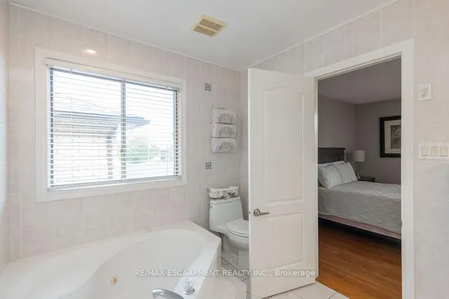 Additional image 20 of 10 Shadeland Cres