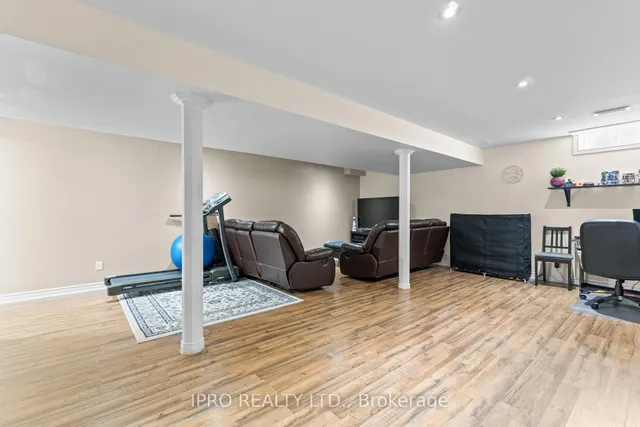 房产图片 28 - 42 Meadow Wood Cres