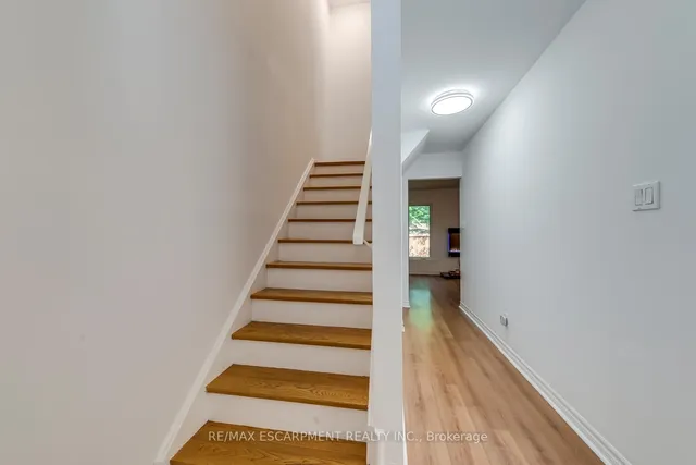 Additional image 21 of 1270 Gainsborough Dr Unit 4