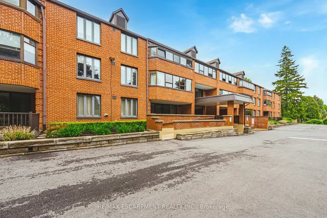 150 WILSON St Unit 215