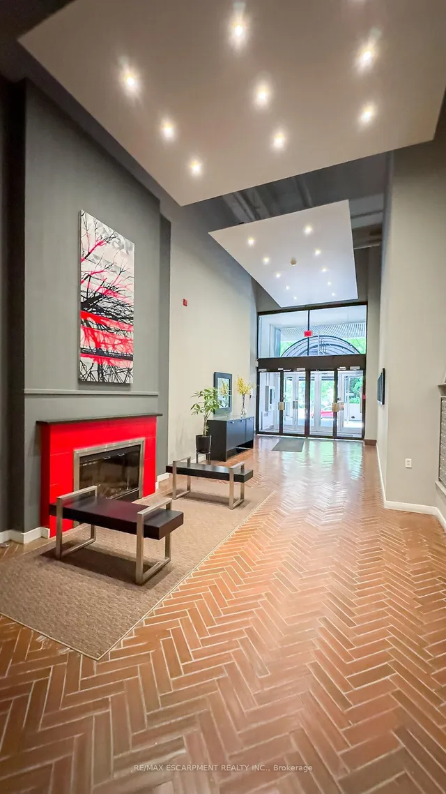 Additional image 3 of 66 Bay St Unit 102