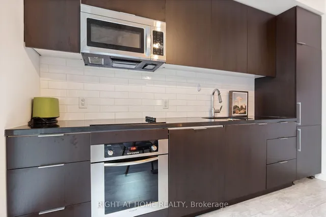 Additional image 13 of 478 king St Unit 312