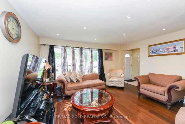 Additional image 5 of 3507 Laddie Cres