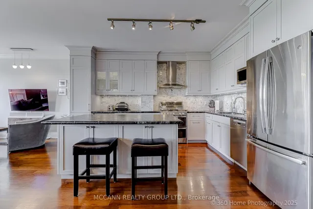 Additional image 3 of 99 Avenue Rd Unit 803