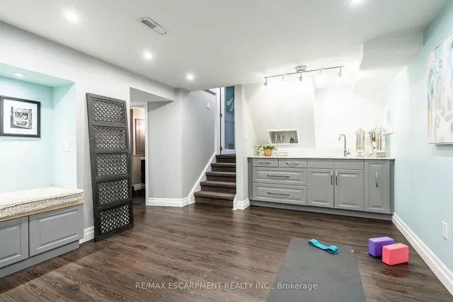 Additional image 33 of 5195 Cedarbook Cres