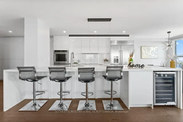 Additional image 10 of 77 Harbour Sq Unit 3208