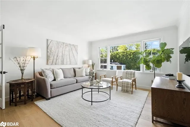 Additional image 14 of 247 Elmhurst Cres