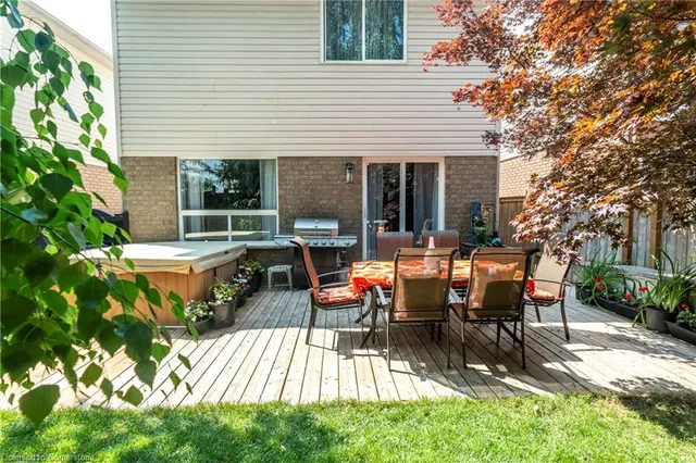 Additional image 35 of 584 Commonwealth Cres