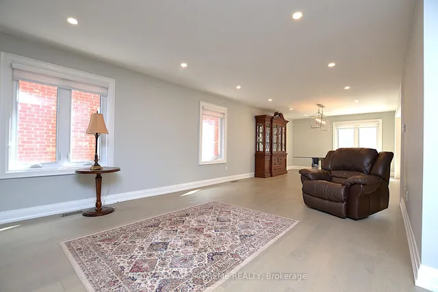 房产图片 4 - 514 Petawawa Cres