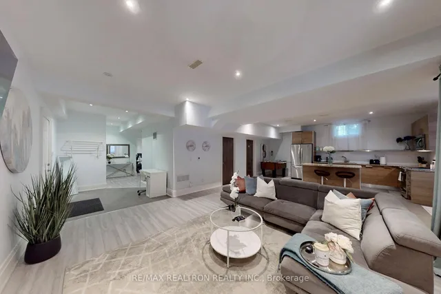 Additional image 33 of 44 Tefley Rd