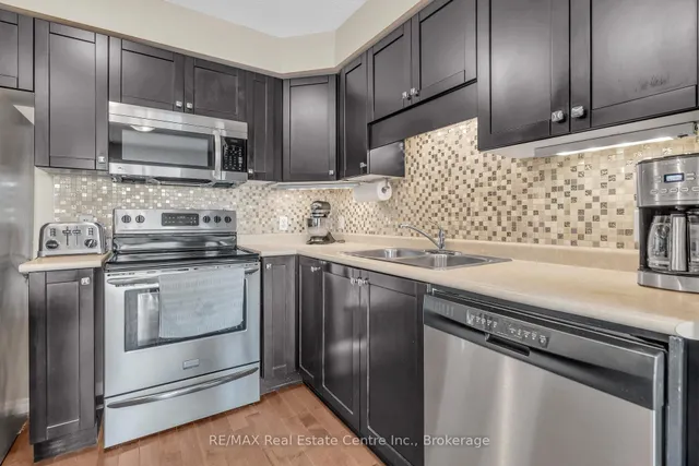 Additional image 17 of 939 Zeller Cres