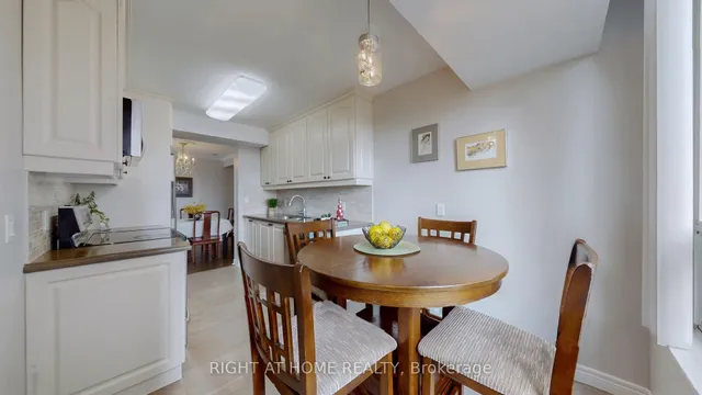 Additional image 15 of 18 Parkview Ave Unit 906