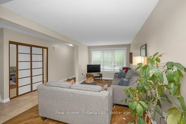 Additional image 5 of 2302 Malcolm Cres