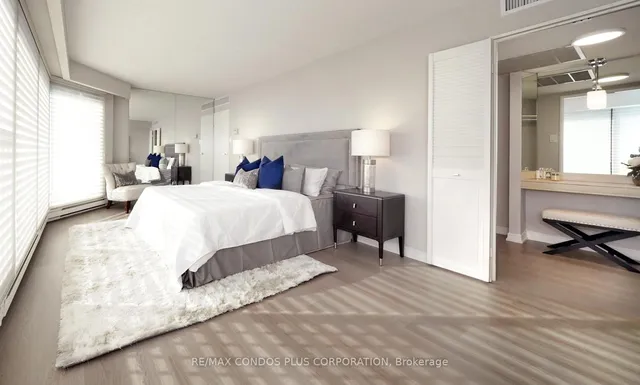 Additional image 17 of 55 Harbour Sq Unit 1917