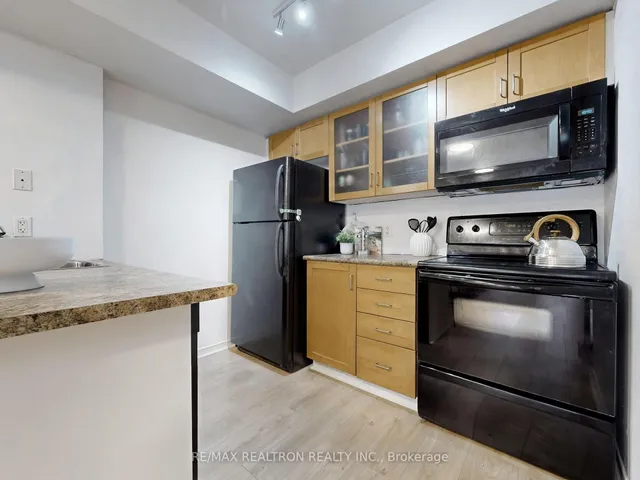 Additional image 4 of 46 Western Battery Rd Unit 826