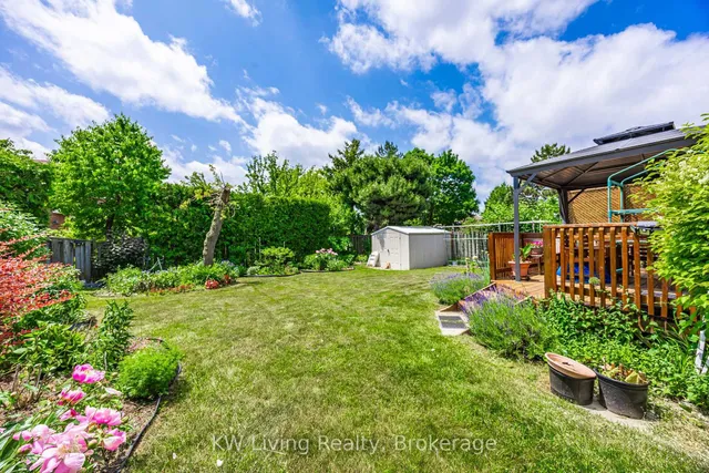 Additional image 28 of 35 Roxanne Cres