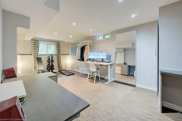 房产图片 30 - 33 Manitoulin Cres