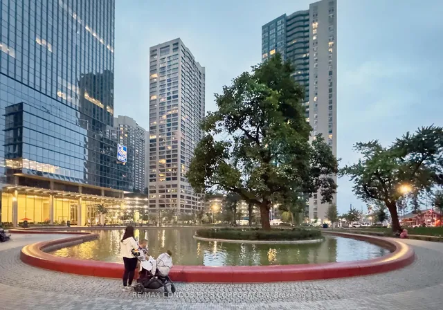 Additional image 44 of 55 Harbour Sq Unit 1917