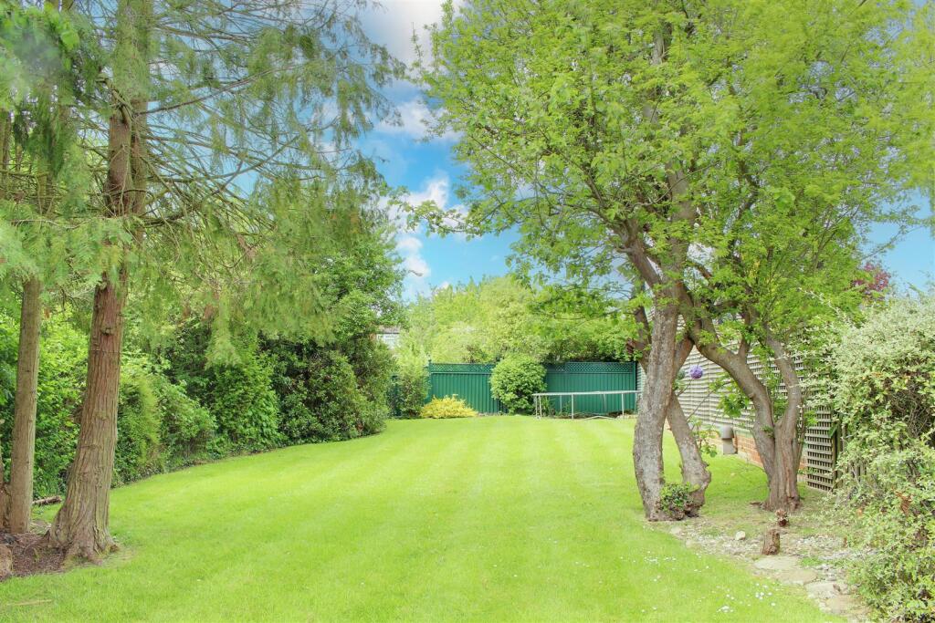 Additional image 3 of Oaklands Avenue, Brookmans Park