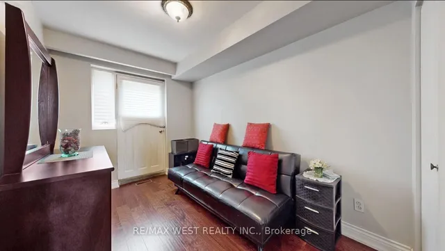 Additional image 23 of 12 Franson Cres