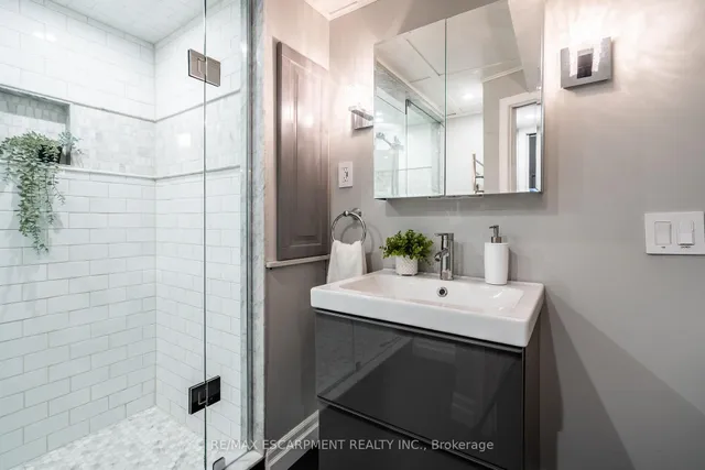 Additional image 35 of 5195 Cedarbook Cres