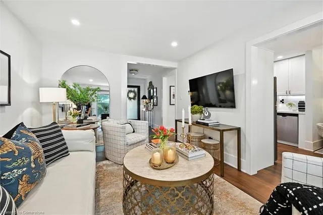 Additional image 10 of 445 Woodview Rd Unit 3