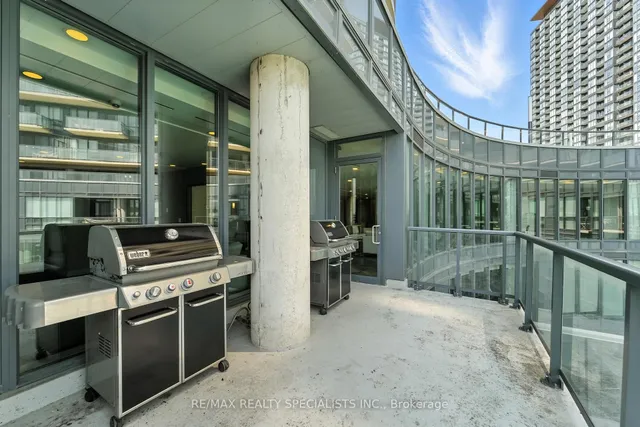 Additional image 28 of 51 East Liberty St Unit 401