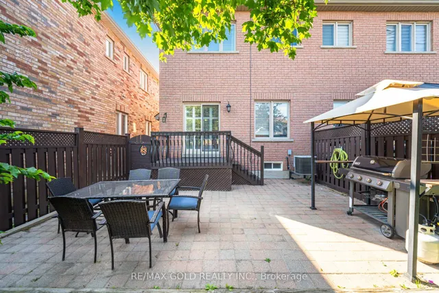 Additional image 31 of 28 Versailles Cres