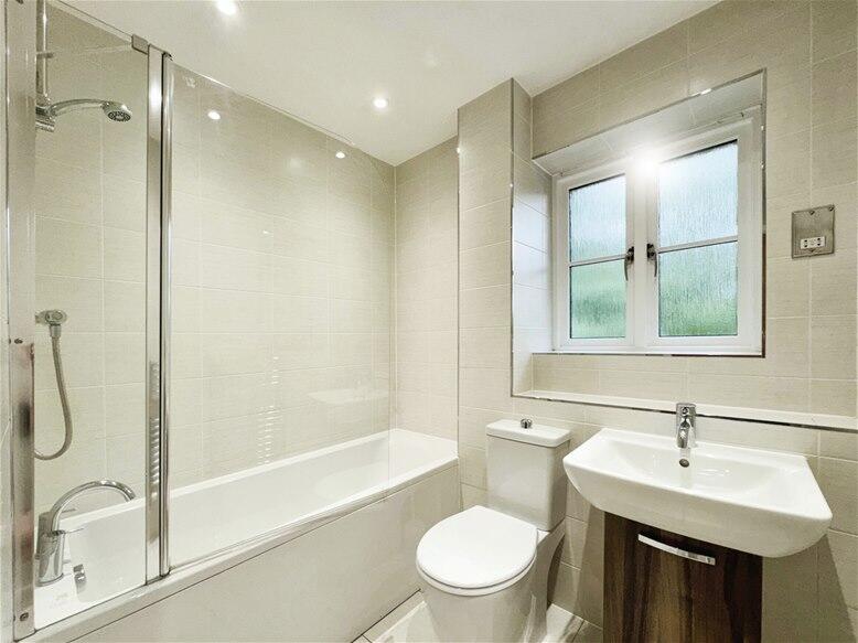 Additional image 10 of Iris Close, Harpenden, AL5