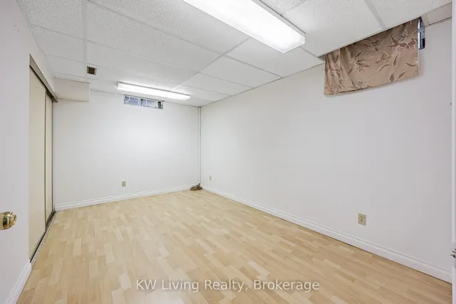 Additional image 25 of 35 Roxanne Cres